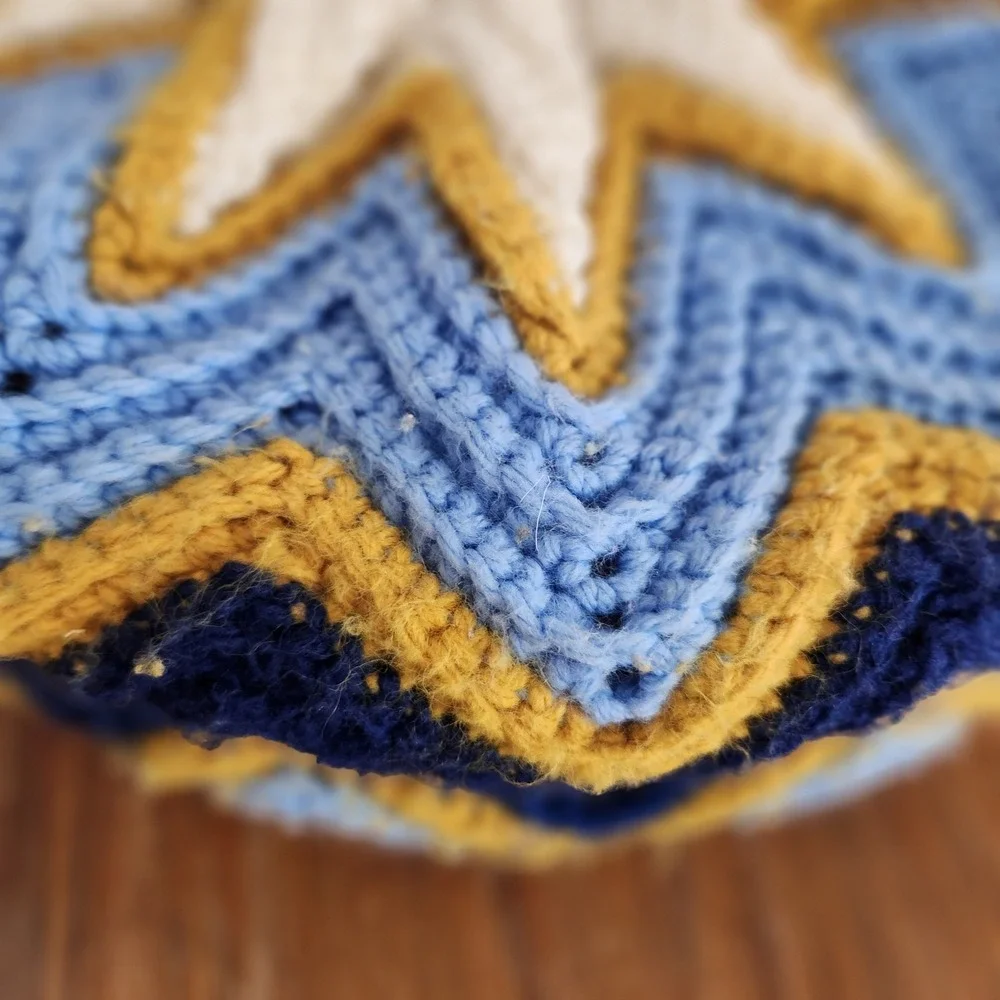 Hand Crochet Pillow Starburst Blue White Gold 13x3 Vtg‎ Grandmacore Cottagecore
